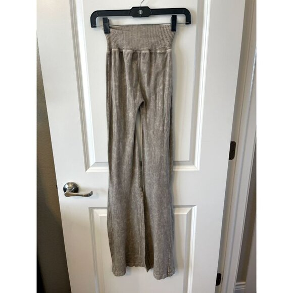 FP Movement Free People Slim Leg Flare Yoga Pants Tan Mineral Wash XS Rib waist - Picture 2 of 5